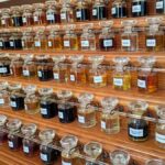 Parfum naturel : pourquoi il tient moins, et ce que l’on y gagne